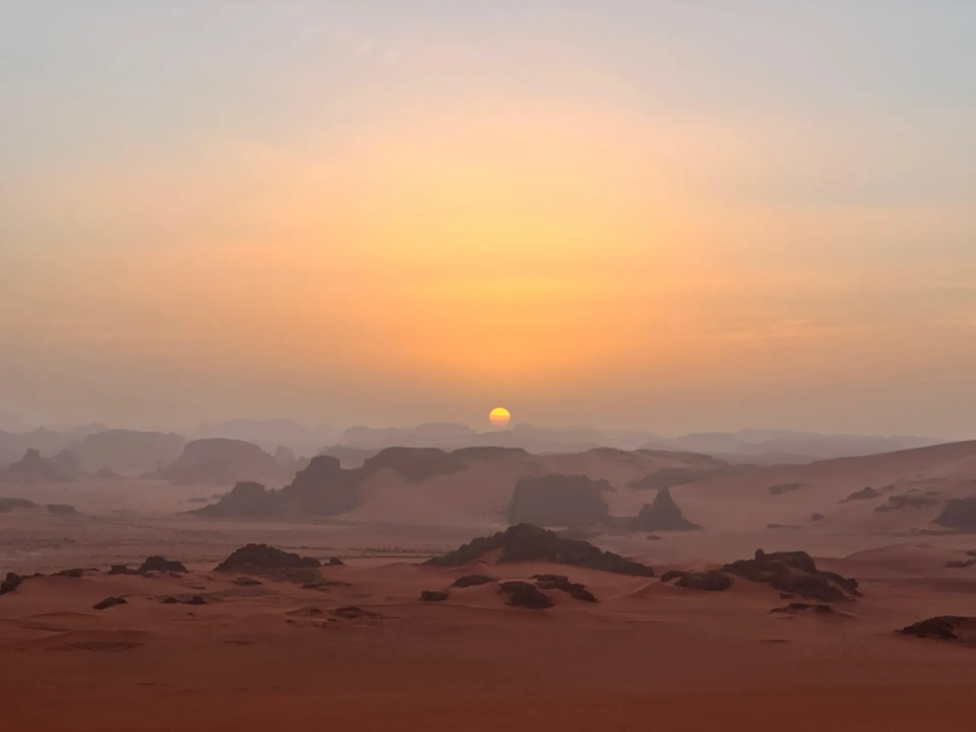 Lever de soleil dans le désert de Djanet